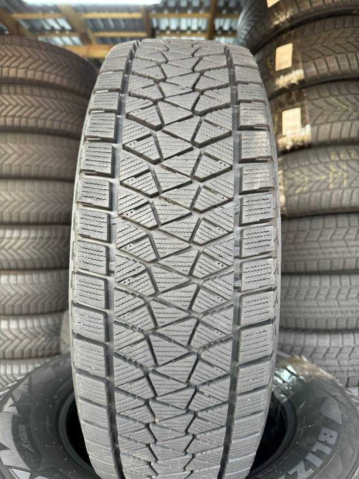 215/70 r16 Bridgestone Blizzak DM-V2 Скандинавська липучка