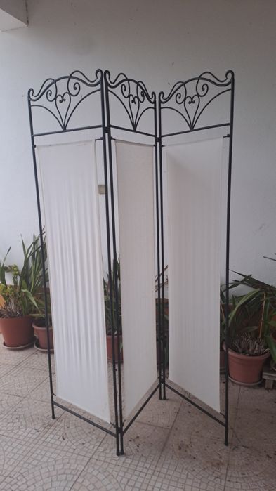 Biombo em ferro  com cortinas