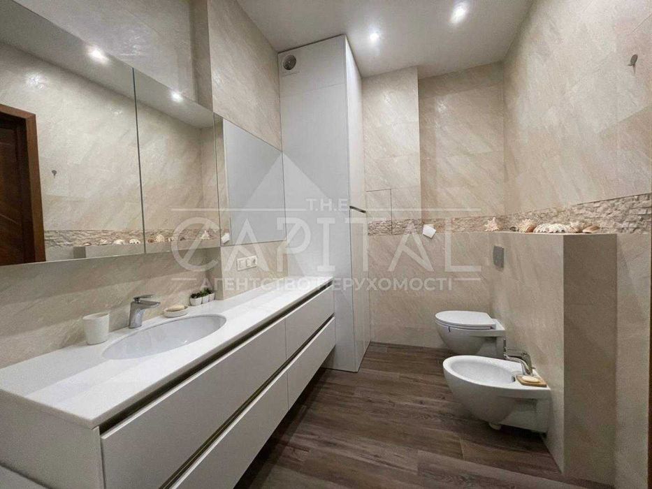 Продаж Коновальця Євгена Печерськ  простора квартира 150м2