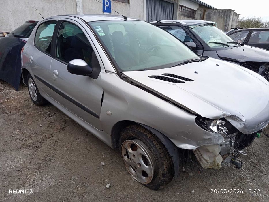 Para peças Peugeot 206 1.4 HDi Ano 2003