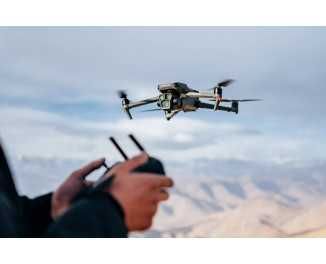 Квадрокоптери DJI Mavic 3 Pro with DJI RC&Fly More Combo