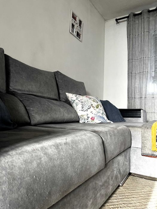Sofá de 3 lugares moderno com chaise longue e bancos retraiveis