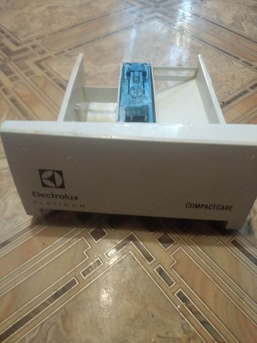 Продаются запчасти на стиральную машину Электролюкс