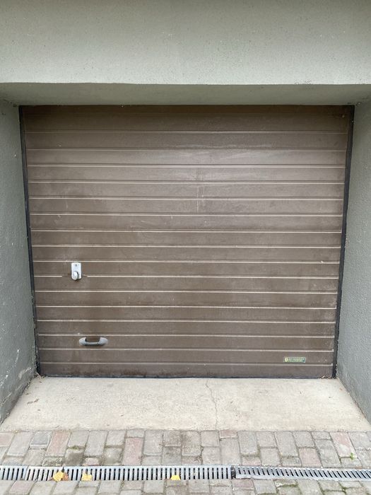 Здається  Гараж 15,6 м/кв