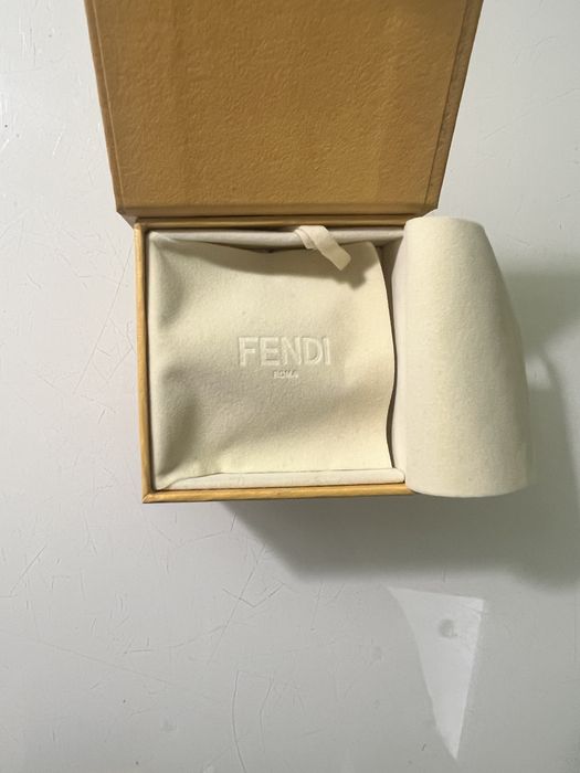 Кольцо фирмы «Fendi»