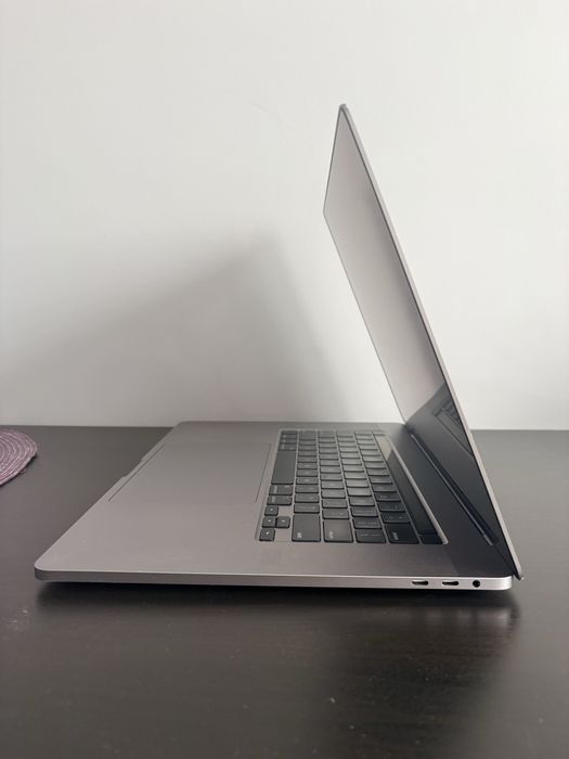Apple MacBook Pro 16” A2141