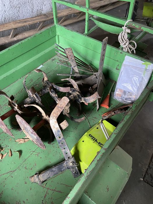 Enxada mecânica com reboque e alfaias agricolas