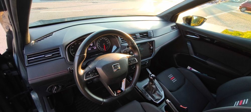 SEAT Arona FR carro citadino