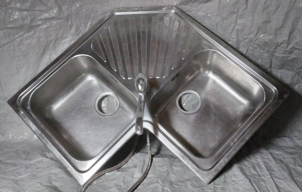 Corner sink423918934710046720