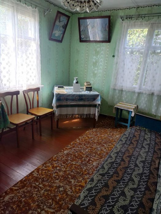Будинок в селі Реутенці, біля міста Кролевець, Сумської області