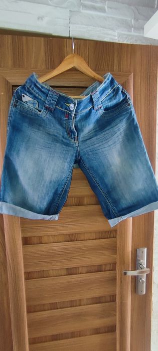 Spodenki jeansowe Cherokee  rozm M -L wymiary na fotkach
