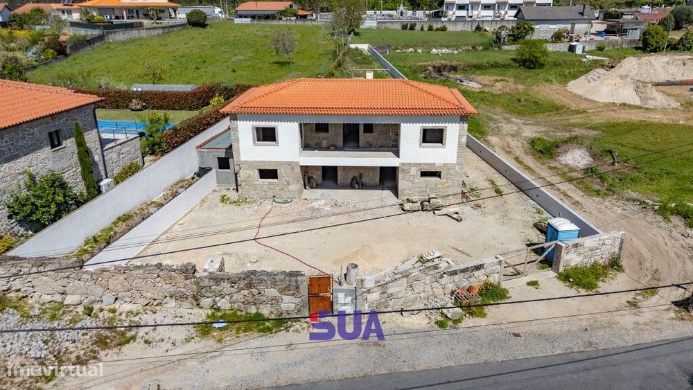 Moradia Individual V3 em Pedra; c/Lote de Terreno 1400m2; Situada na F
