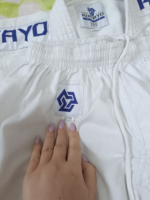 Продам кімоно 140 розмір