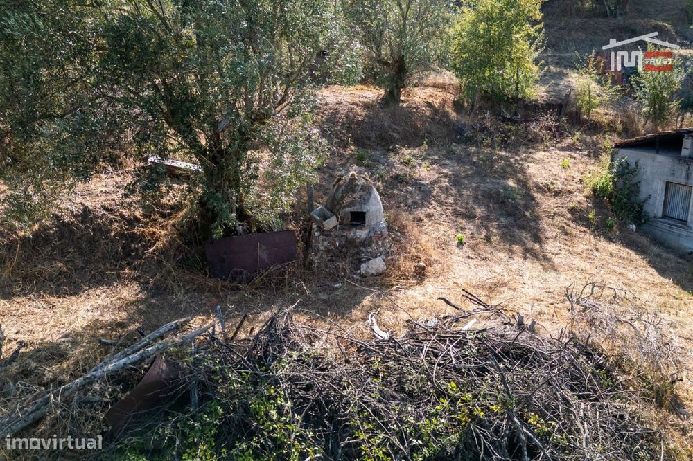 Moradia T2 Em Seiça Inserida Num Terreno Com 707 M²