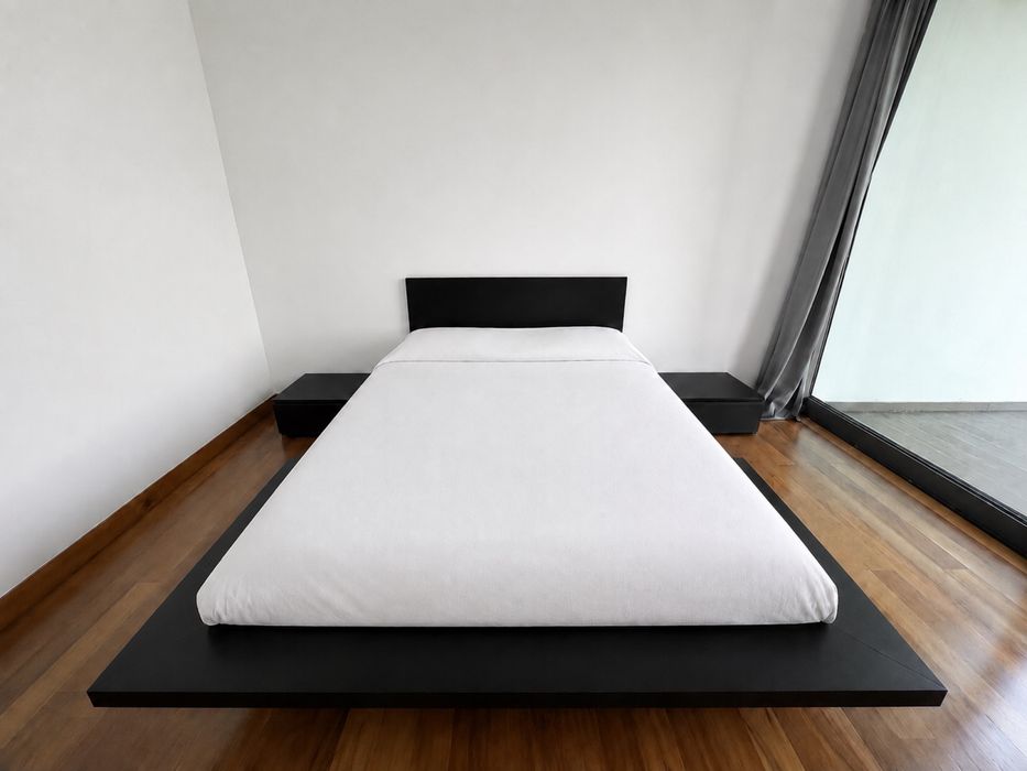 Cama de casal com arrumação + 2 mesas de cabeceira