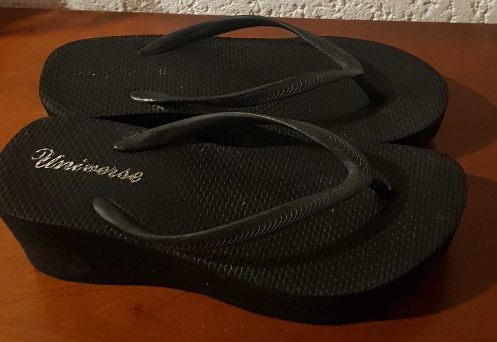 Chinelas de Praia de Senhora Tamanho 36 - 5€