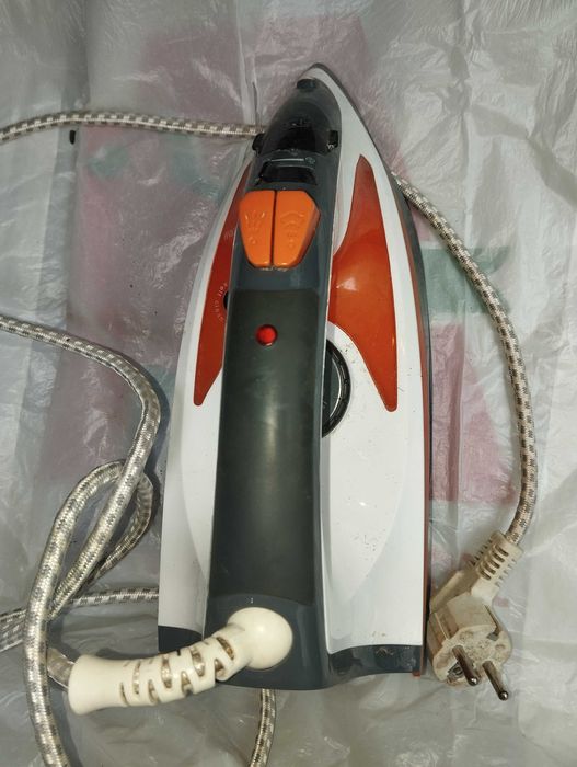 Утюг праска з керамічною підошвою Magio (MG-134).