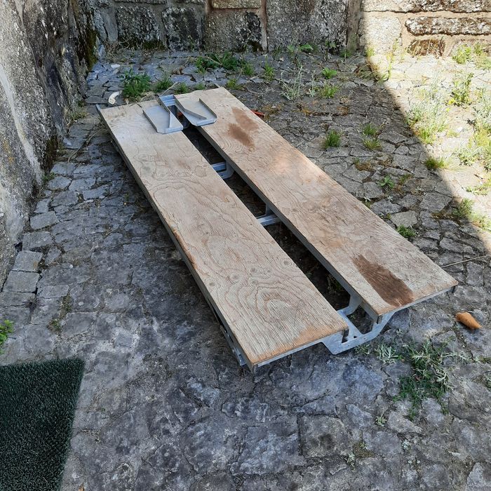 Mesa de trabalho, em bom estado