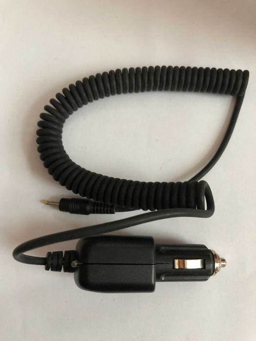 Ładowarka samochodowa 12V-24V /4,4V-10,5V wtyk fi 2,35 mm