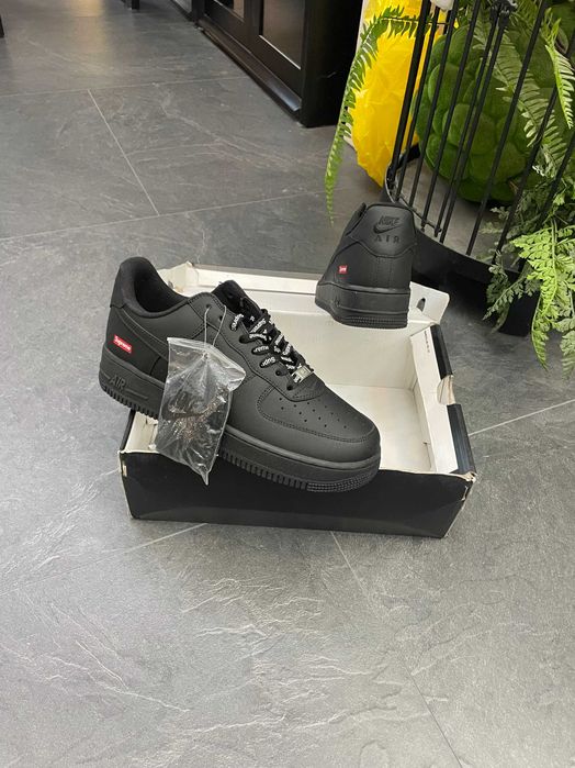 Nike Air Force 1 Low Supreme czarny R.44