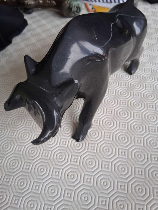 Touro em mármore preta, estilo cubista, bom estado, vintage