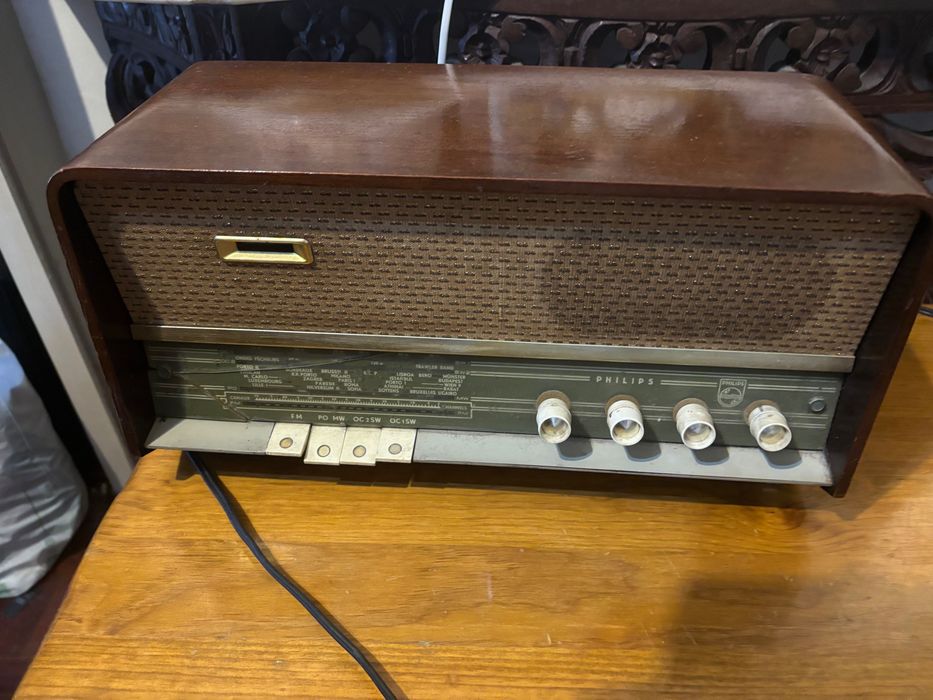 Rádio antigo para decoração