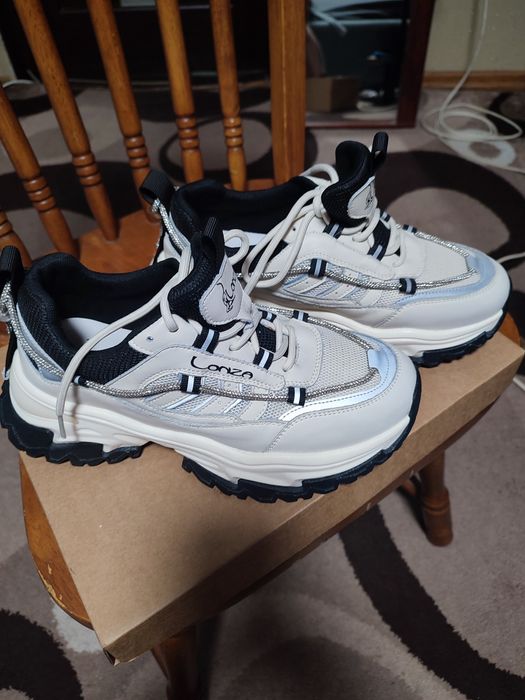 Продам новые кожаные кроссовки фирмы Lonza