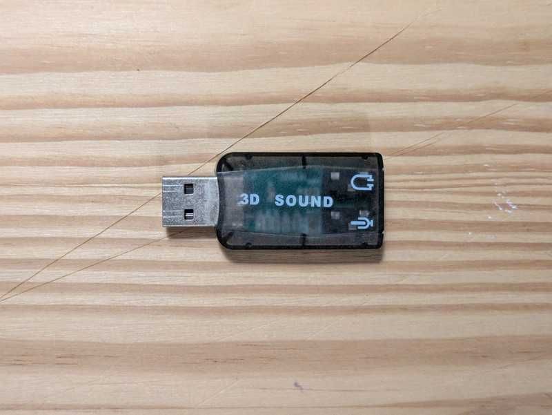 Adaptador USB para Microfone e Fones AUX