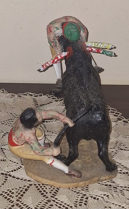 Tauromaquia. Vários materiais e medidas. Antigos. Desde 8€.