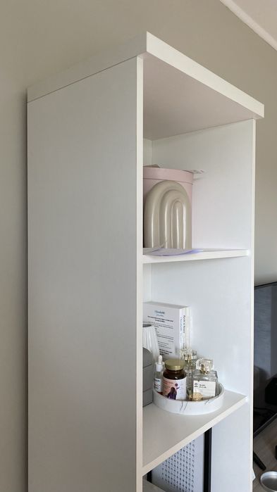 Sprzedam biały regał