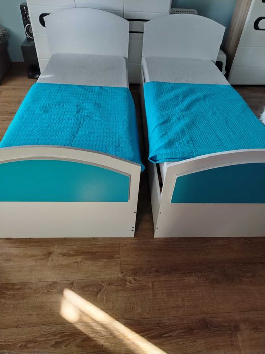 2 Luzka, komoda, schowek, 2 biurka