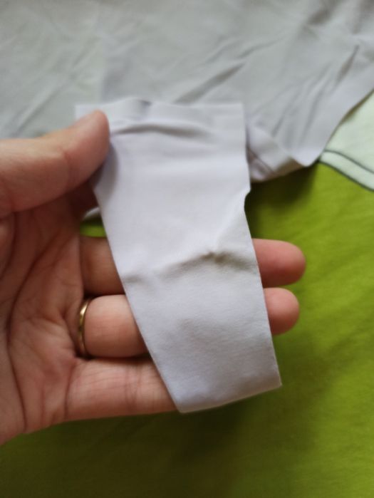 Damskie majtki stringi ze śliskiego materiału