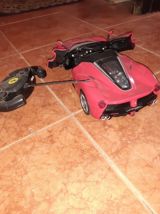 Ferrari com telecomando