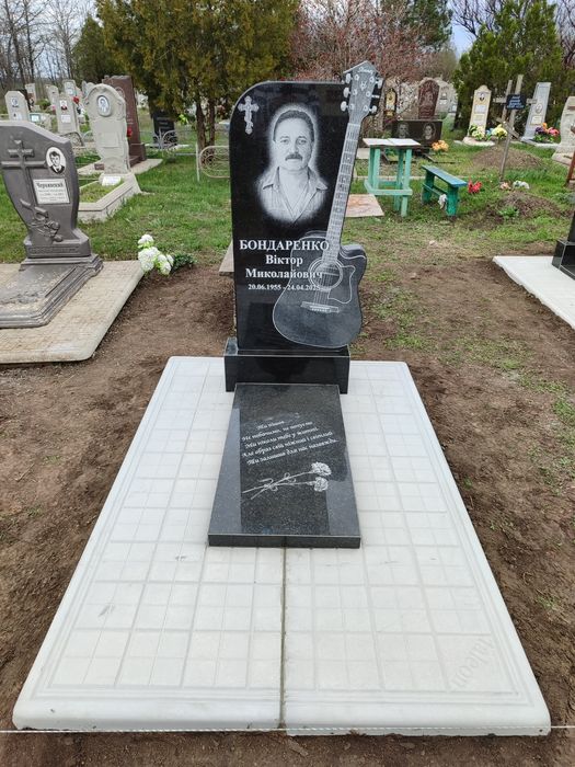 Гранітні пам'ятники