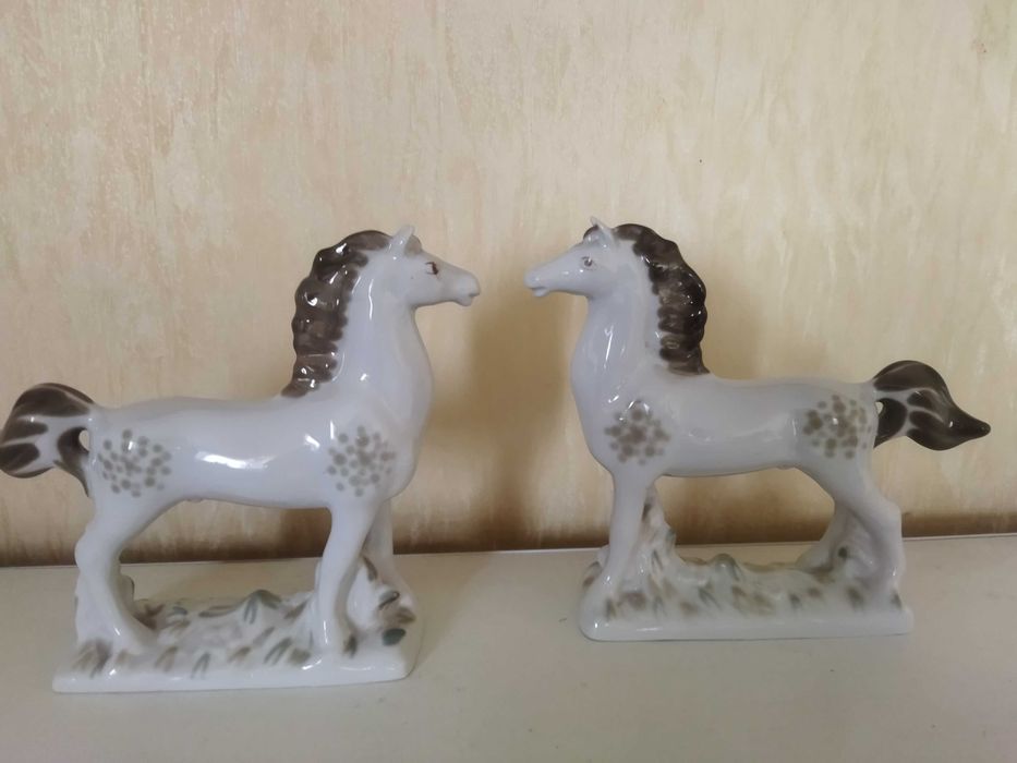 Продам: статуетки КОНИКІВ ПАРЦЕЛЯНОВІ (чотири одиниці, минуле століття