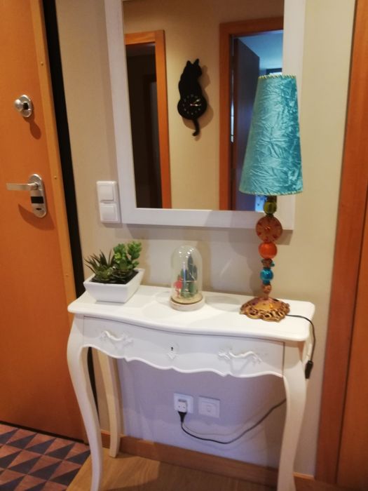 Consola de entrada para desocupar com tela de oferta. .