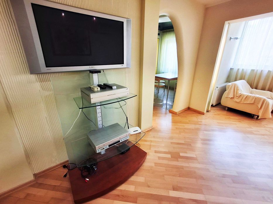 Оренда чудової 2 кімнатної квартири біля метро Позняки, 90м2, вул. Бориса Гмирі, 1/2