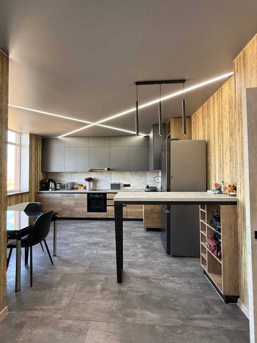 Квартира з ремонтом та видом на захід сонця