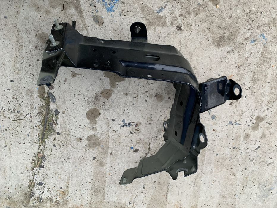 Кронштейн фари Audi Q7 2016-2020 крепление бампера ауді ку7 крило