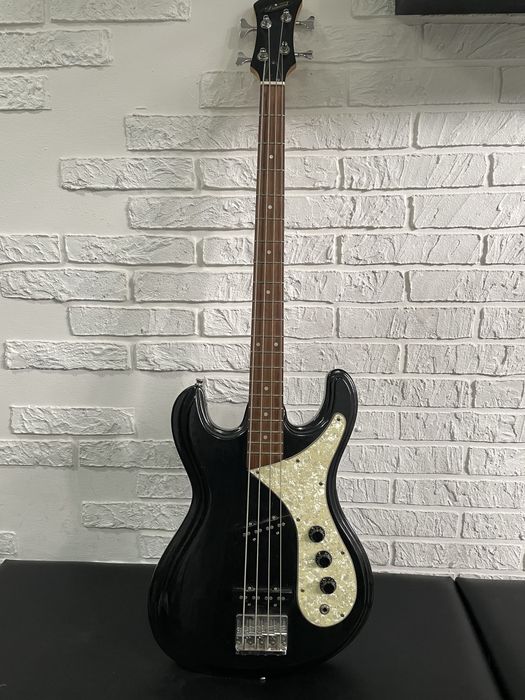 Gitara basowa Aria Diamond