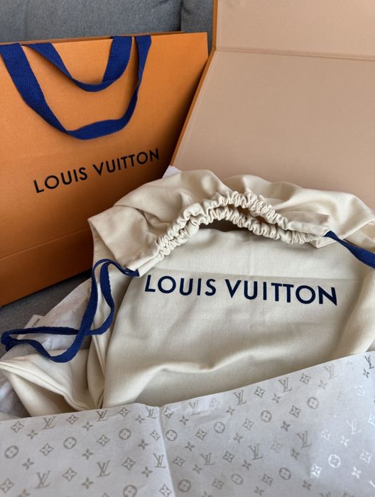 Сумка Louis Vuitton Capucines. Размер ВВ