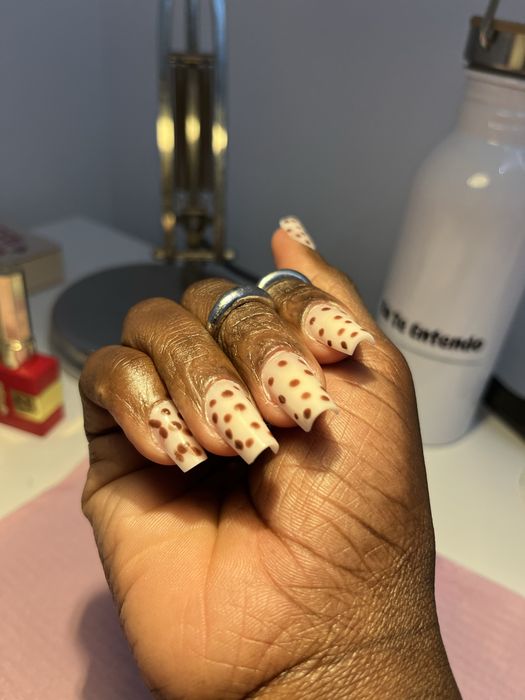 Faço unhas em Alhos vedros