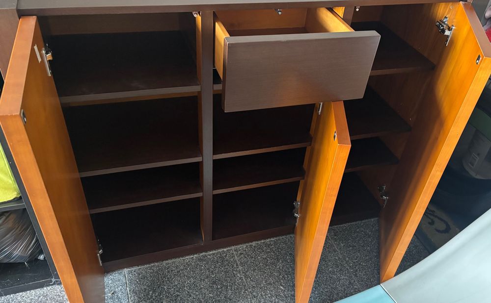 APARADOR MDF 32mm duas cores Ótimo estado com 2 espelhos a condizer