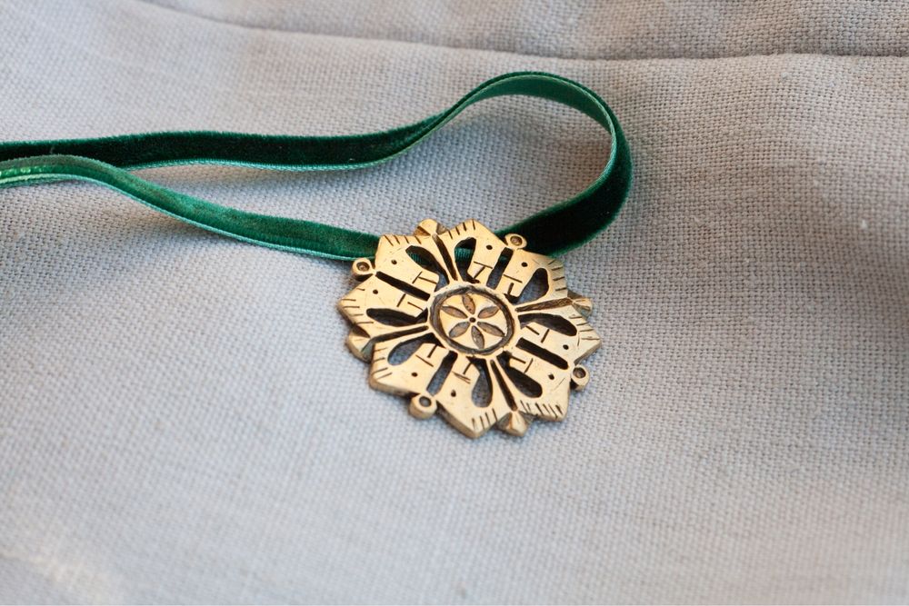 Прикраса підвіска на шию Дукач кулон квітка купити чокер