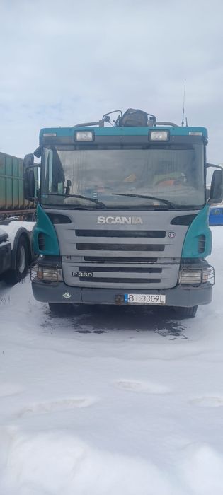 Scania  z naczepą do przewozu drewna
