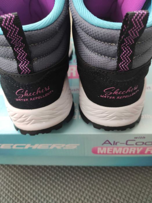 Дитячі демісезонні черевики для дівчинки Skechers Let's Explore 302949L