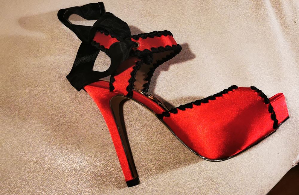 Sapatos salto alto vermelhos NOVO