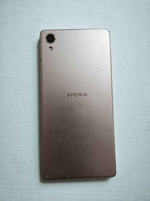 Sony Xperia X Dual (F5122) 3/64GB робочий але битий екран