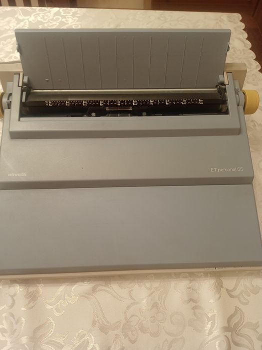 Maszyna do pisania olivetti elektryczna