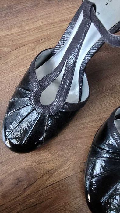 Eleganckie czarne szpilki r. 39